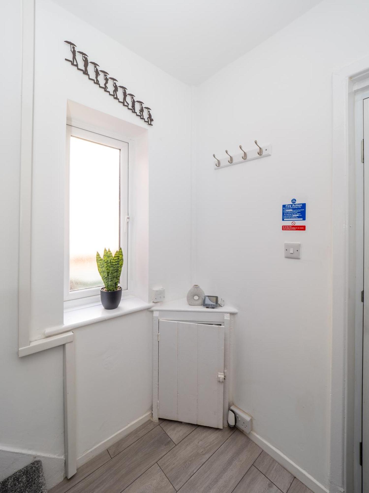3Br Haven Retreat In Wallasey With Free Street Parking Exterior photo